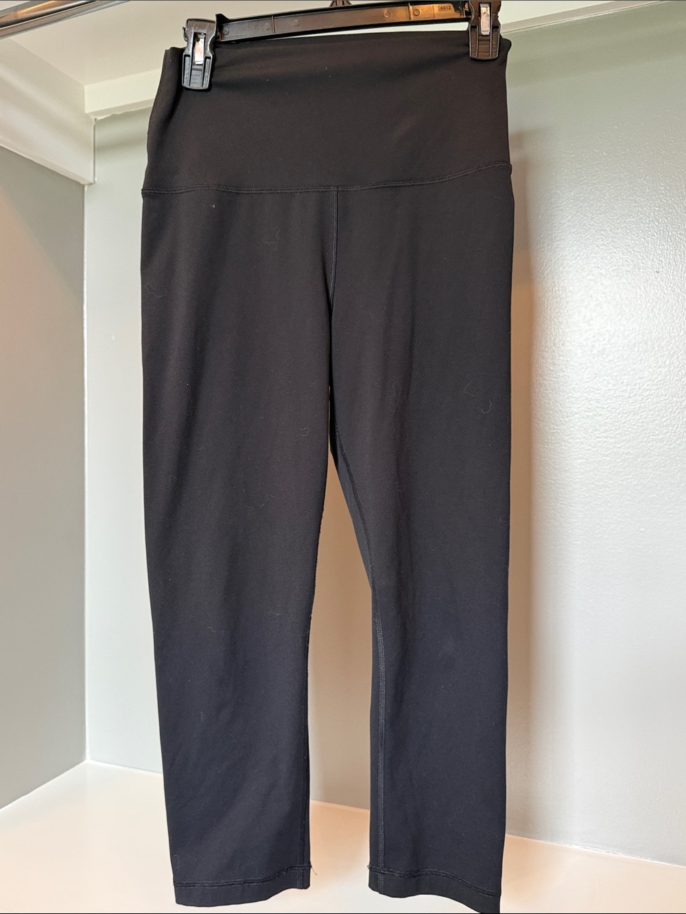 Yogalicious Black High-Waist Cropped Yoga Leggings